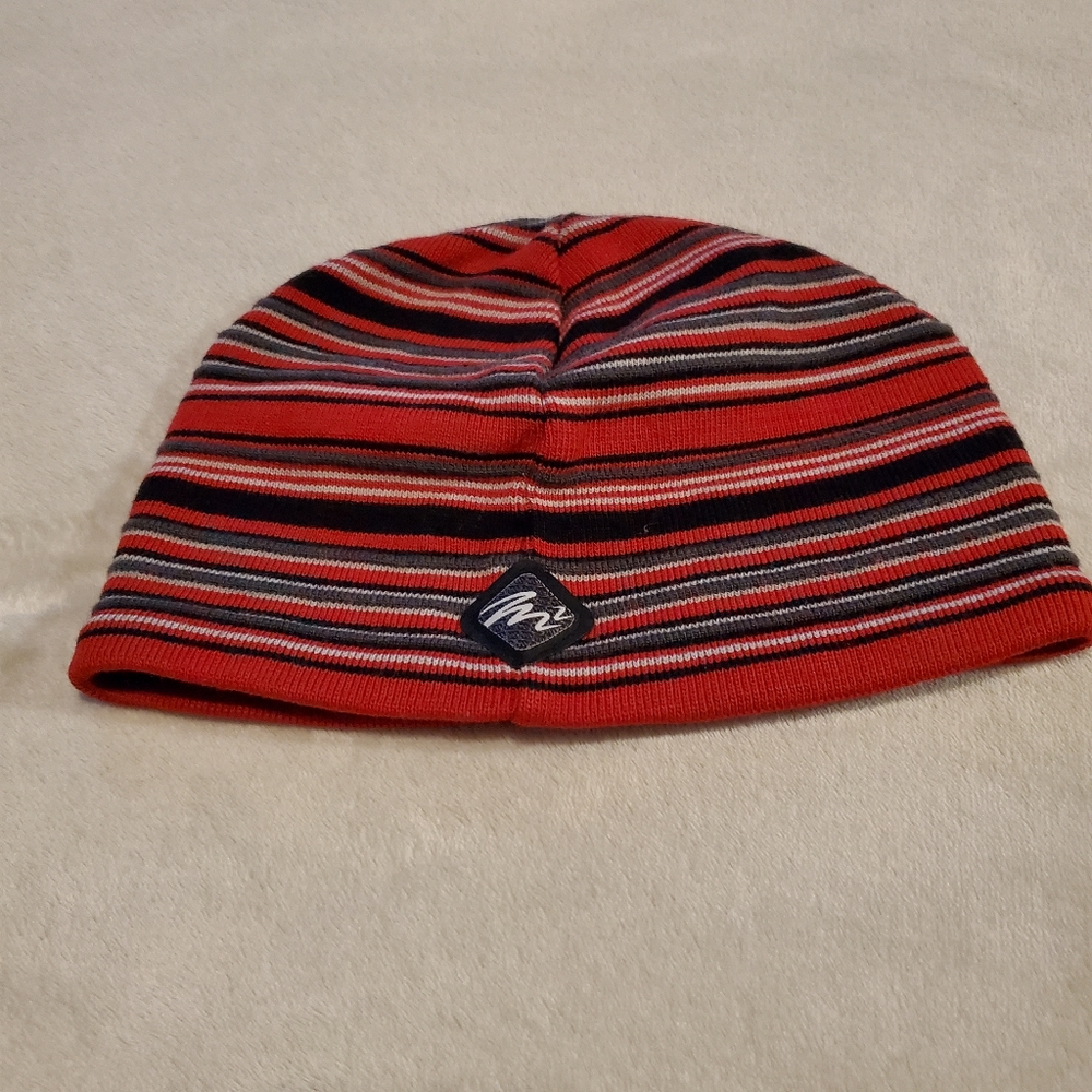 - 🇨🇦 Merkley wool blend toque